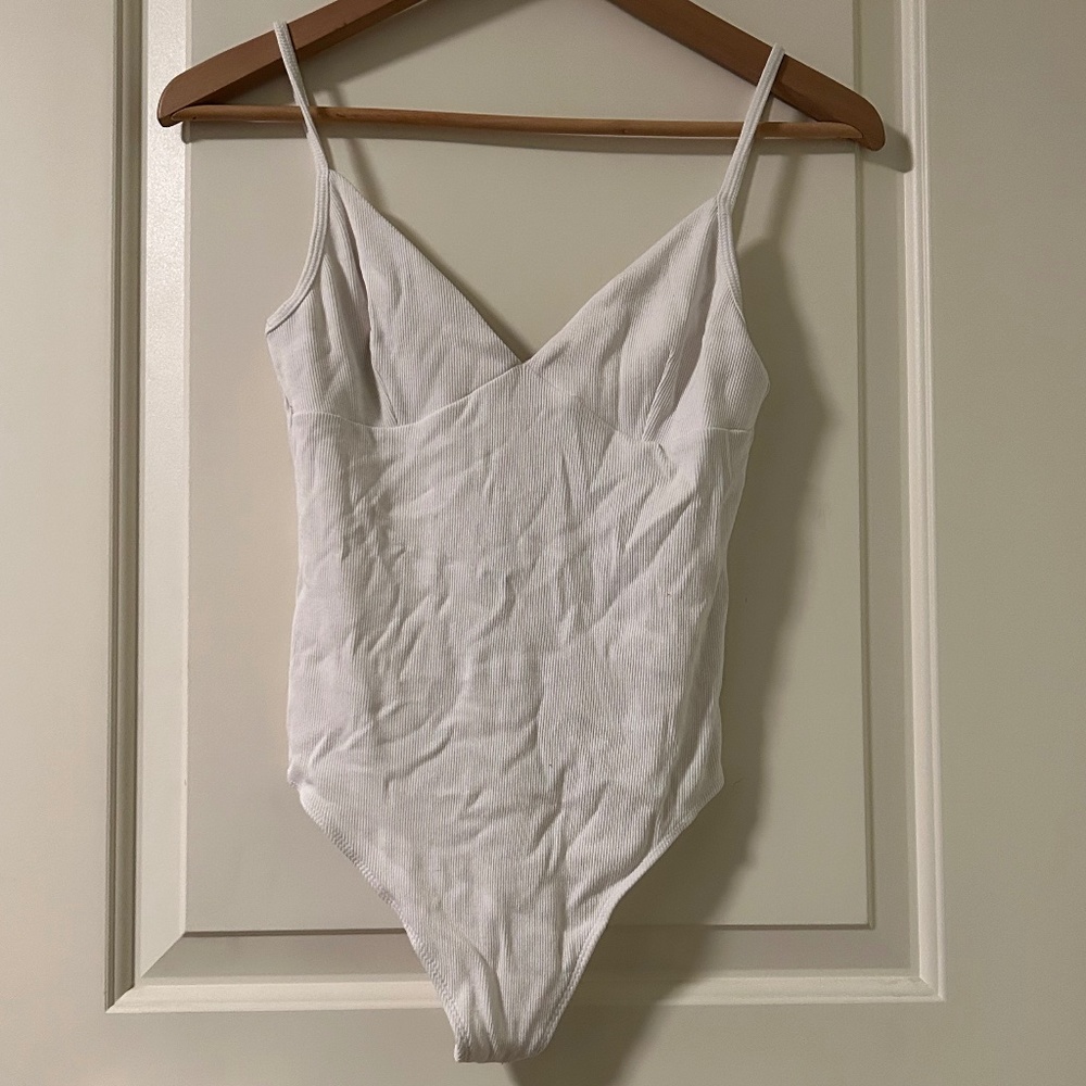 Aritzia White Ribbed Bodysuit (size M)